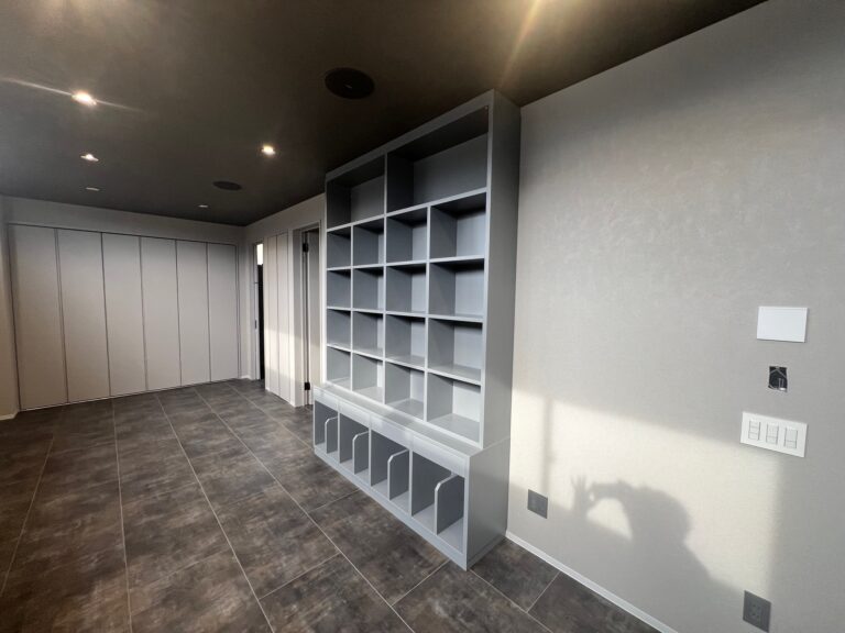 アムール不動産様　本棚